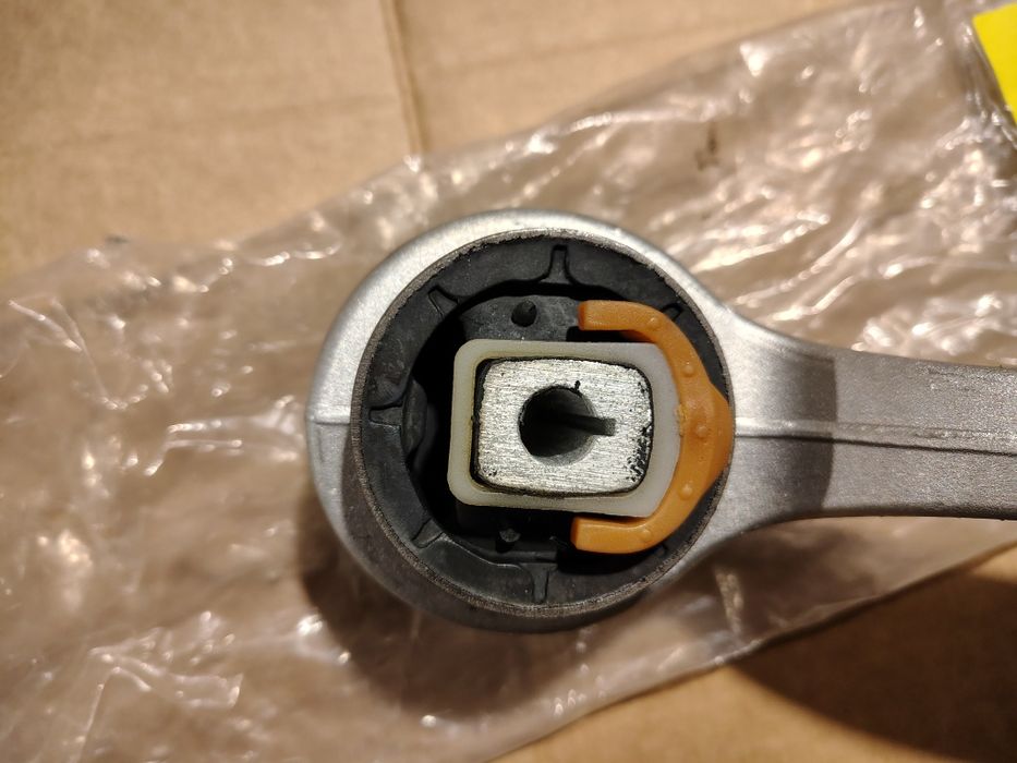 Важіль підвіски Passat b5+ передній нижній правий Moog