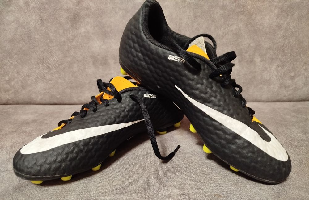 Футбольні  бутси NIKE  розмір  38,5 (24СМ)