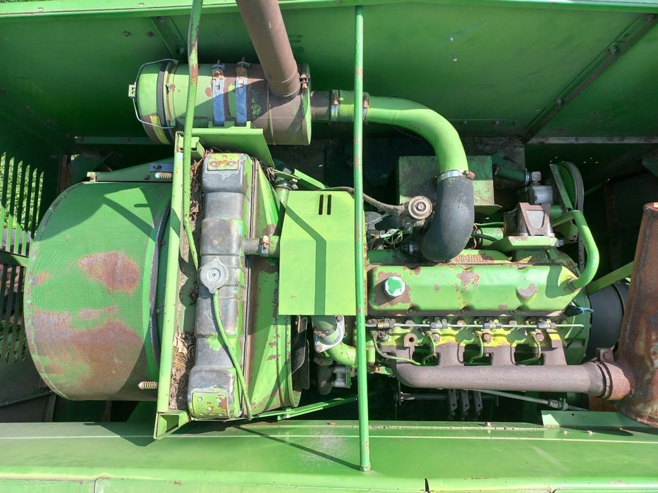 Комбайн John Deere 1042
