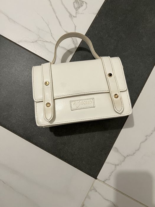 Маленька біла сумка