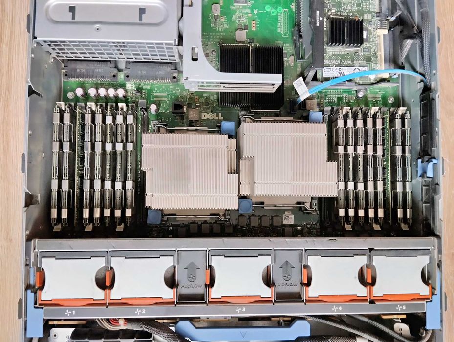 Сервер Dell PowerEdge R710 2*Xeon X5504/32 RAM/2*300 HDD/2U