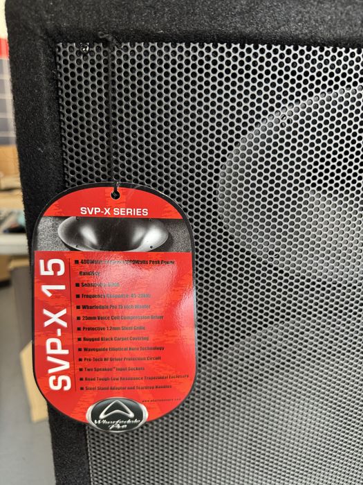 2 Colunas Wharfedale Pro SVP‑X15 e tripés