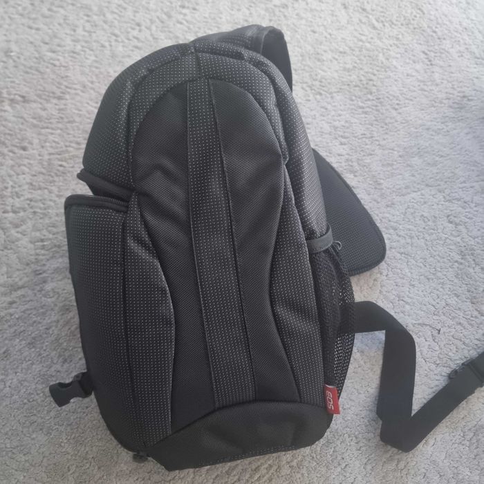 Maquina fotográfica Canon 700D + Lente 18-55  + Mochila