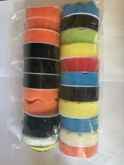 Машинка для полировки и нанесения воска. С большим комплектом насадок