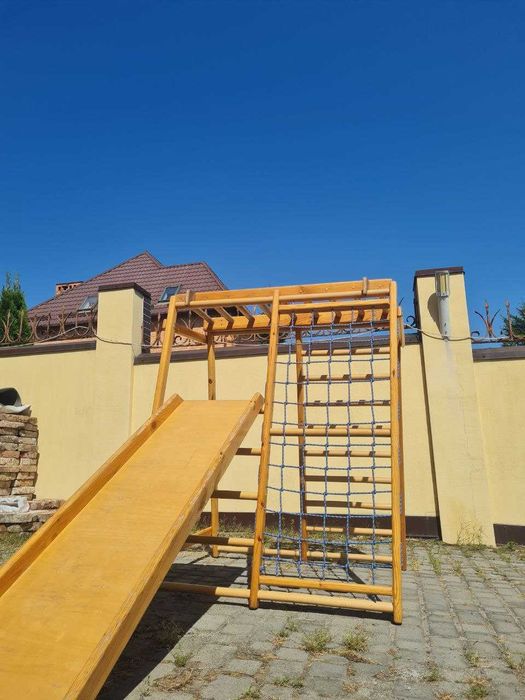 Дитячий спортивний комплекс