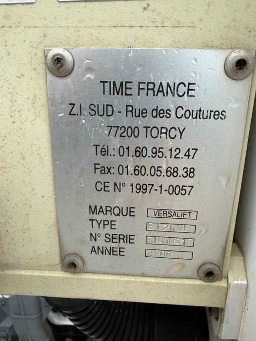 Nissan Cabstar plataforma elevatória 10mt