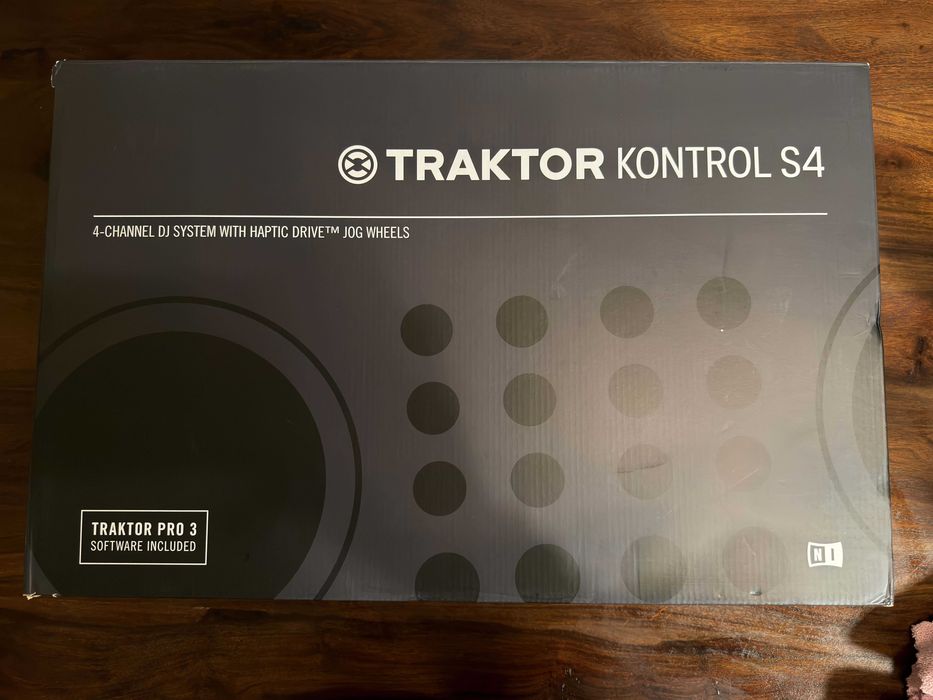 Traktor Kontrol S4 MK3 DJ Controller - Native Instruments + Mala Gator + Caixa original (c/novo)