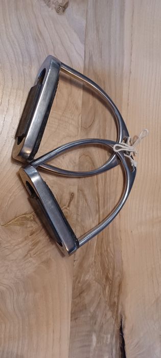 Kantary, wędzidla, strzemiona / koń kucyk