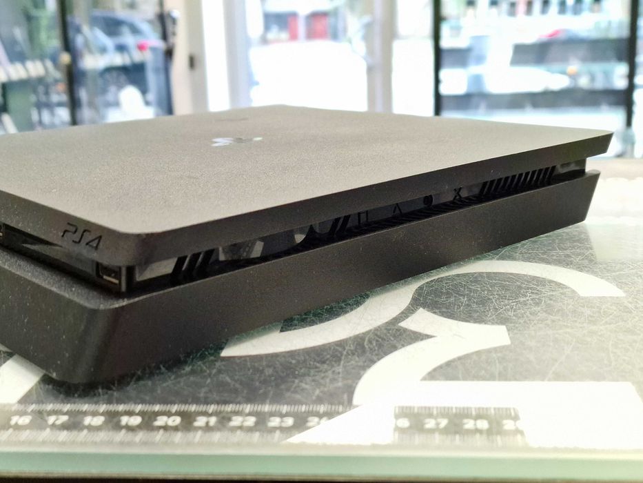 PS4 Slim 1TB + oryginalny dualshock / + 4 gry video / Grade B / Gwarancja 12 miesięcy / Playstation 4 Slim