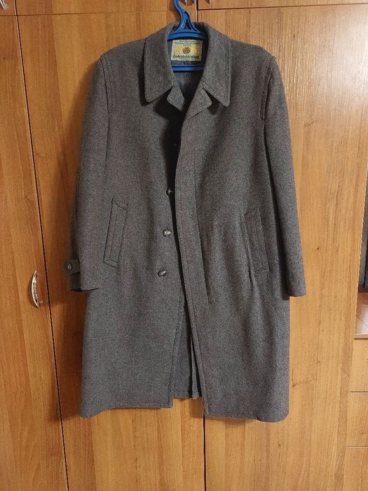 Пальто мужское из лодена ,это плотная тёплая шерсть .52р