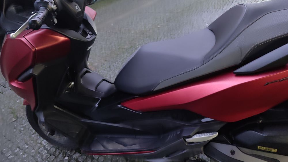 Honda Forza 125, impecável