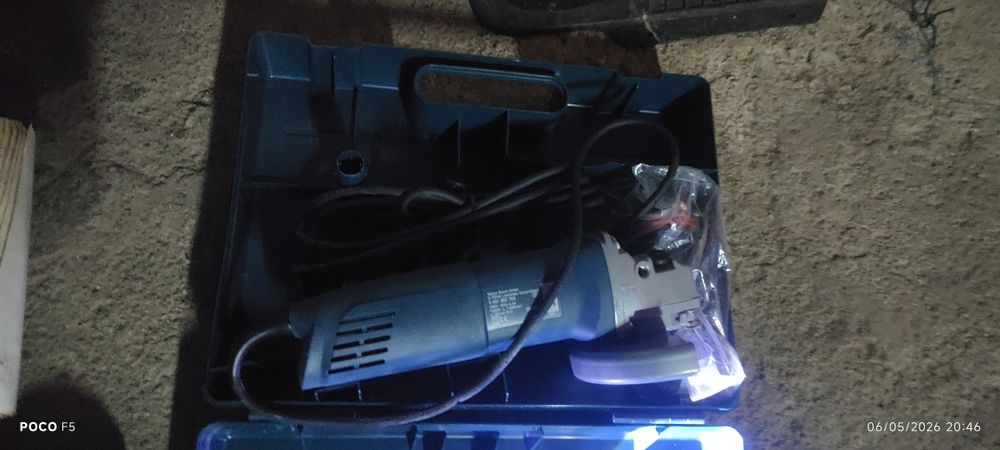 Rebarbadora Bosch Professional GWS 10-125 C (1000W) + Caixa