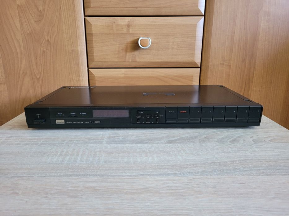 Sansui TU-D33X tuner.