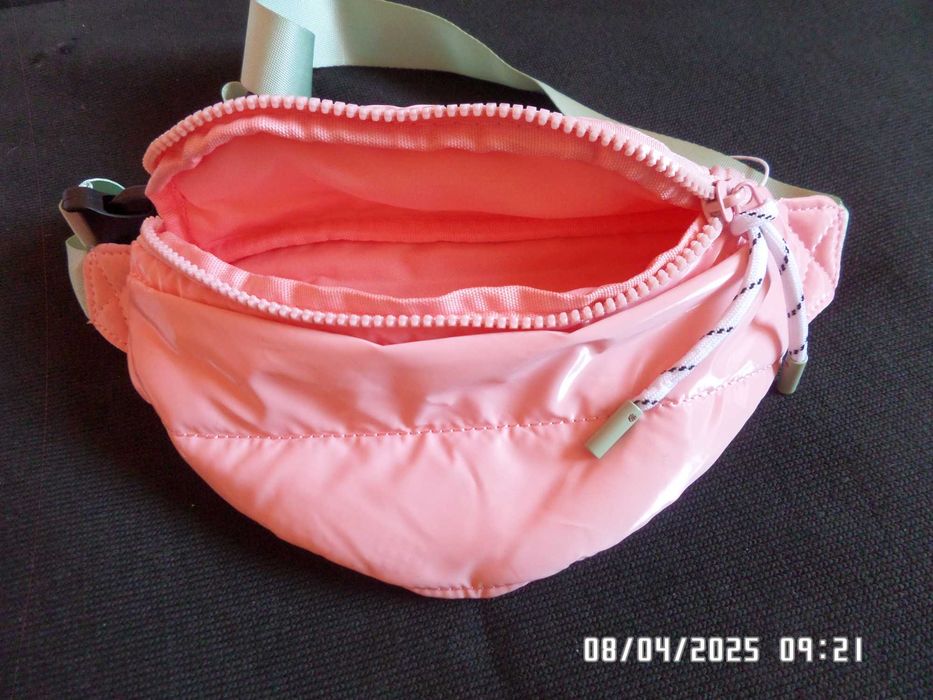 Nowa Reserved nerka w pastelowym kolorze