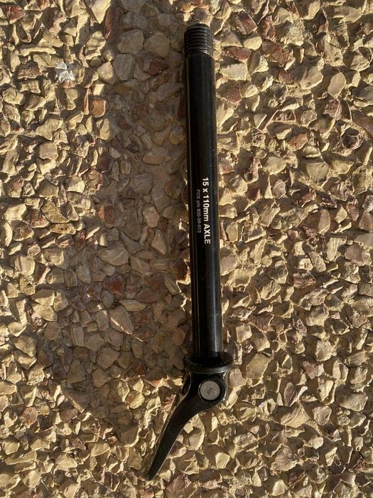 Eixo Passante FOX 15x110mm Boost – Suspensão Dianteira