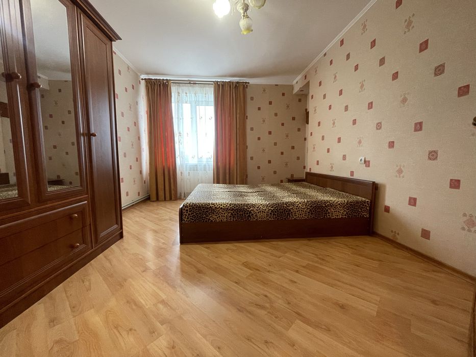 Простора сучасна квартира ! 3 поверх! Індивідуальне опалення!