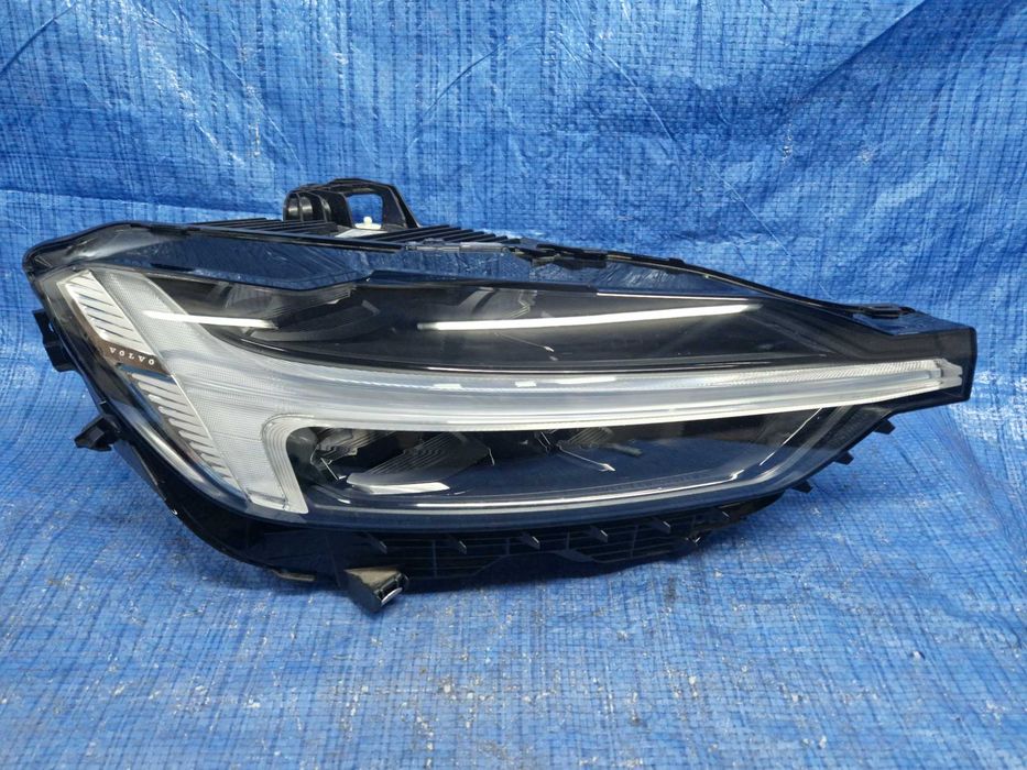 Volvo XC60 II lampa reflektor Prawa Full LED  Oryginał Idealna Europa