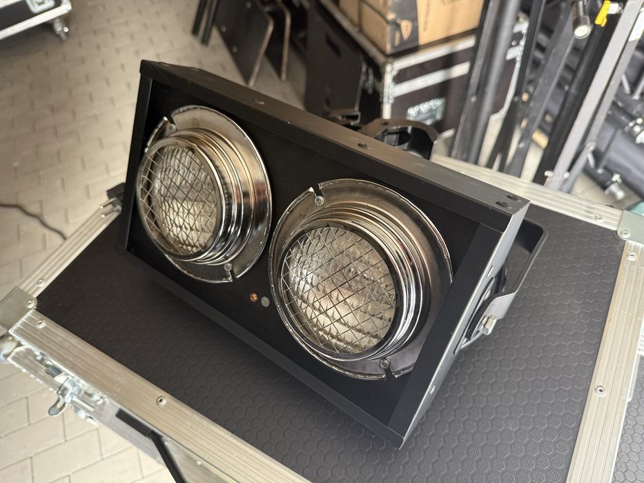 Showtec stage blinder 2 dmx reflektor oślepiacz