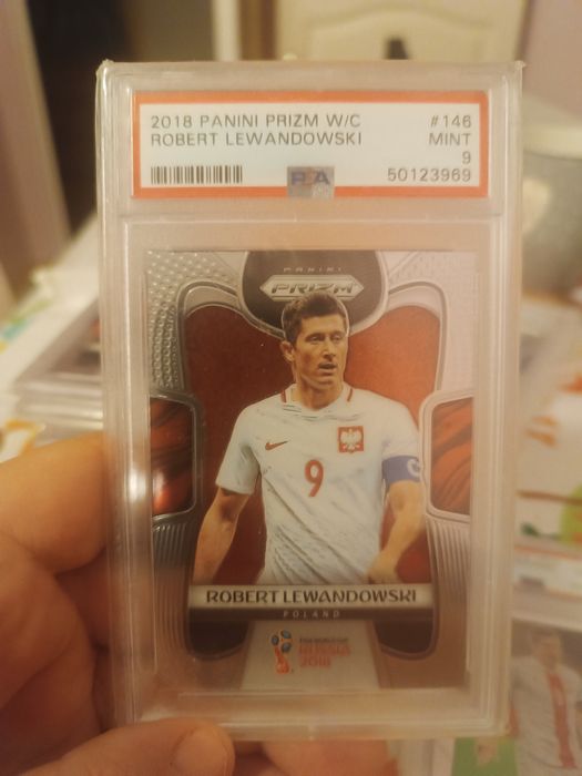 Karta kolekcjonerska 2018 Panini Robert Lewandowski 9
