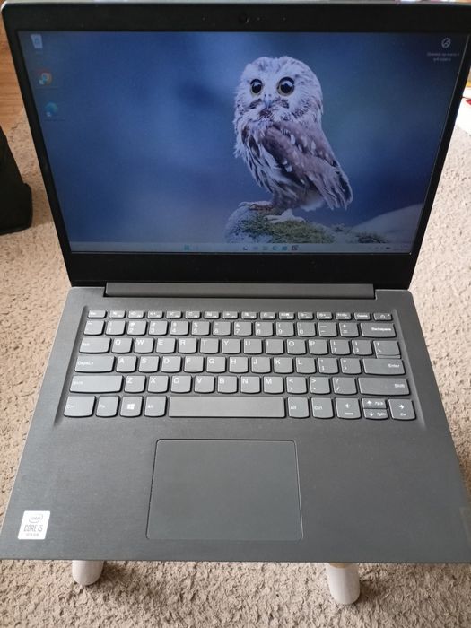 Laptop Lenovo v14 procesor Intel core i5 używany zaledwie kilka razy oczym świadczy jego stan zapraszam do zakupu