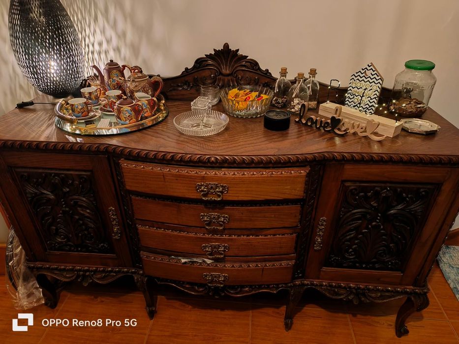 Aparador antigo e mesa jantar extensível para 12 pessoas