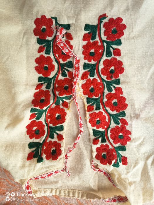 Вишиванки,дитячі і жіноча.