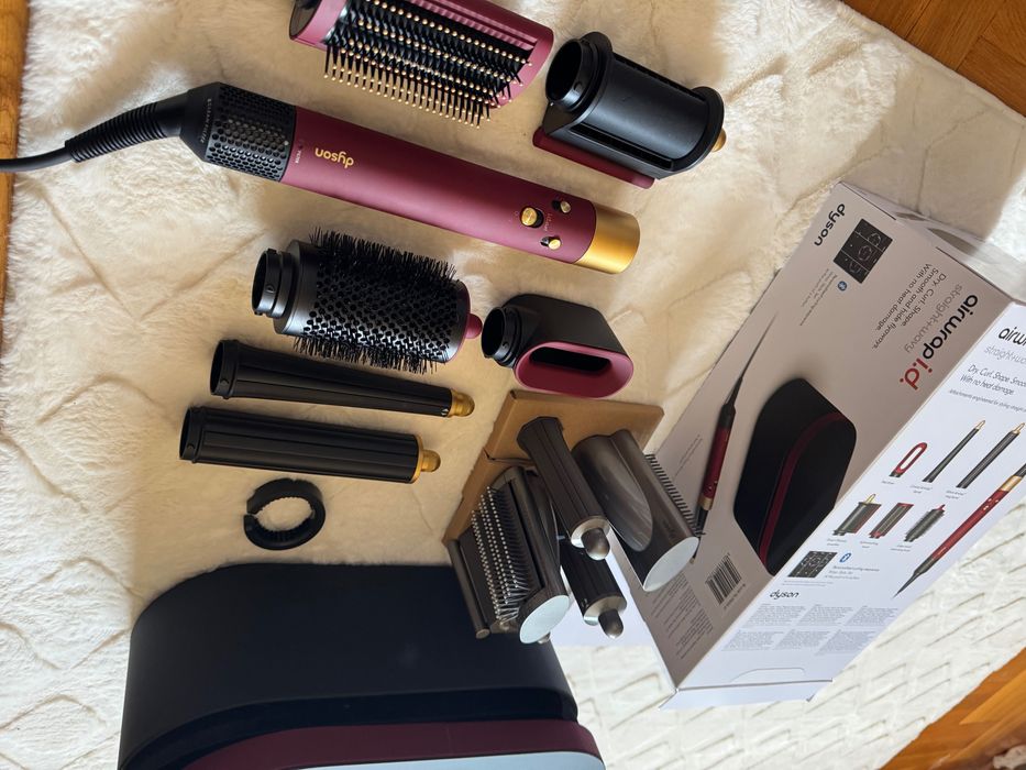 Multistyler Dyson Airwrap i.d.™ Straight+Wavy Aksamitna czerwień
