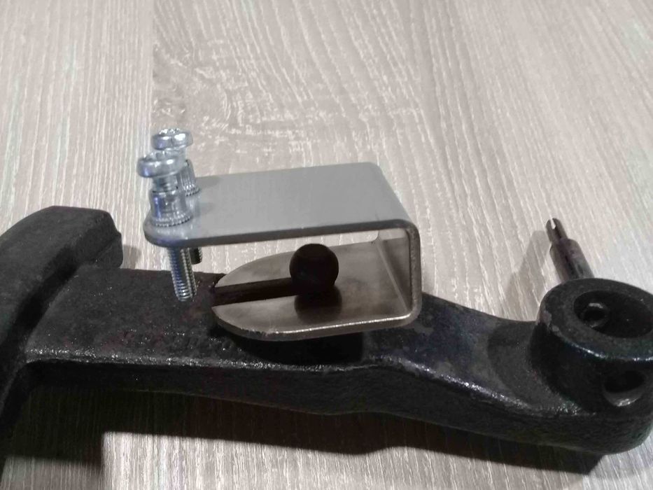 Зажим тросу  7701473971 OPEL VIVARO RENAULT TRAFIC Nissan Primastar