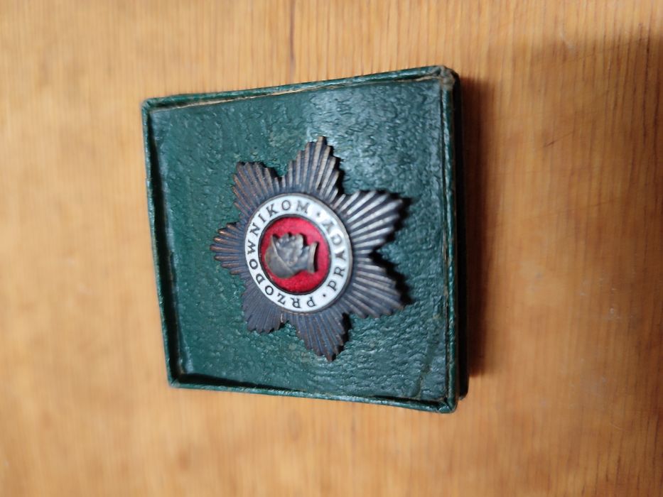 Odznaka -przodownikom pracy -