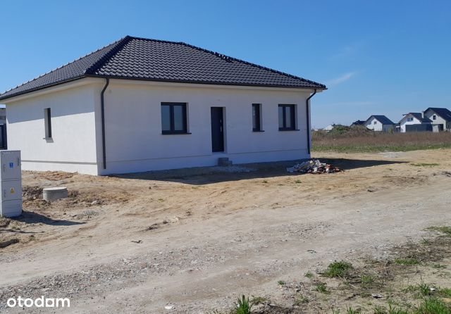 Nowoczesny dom 4 pokojowy z ogródkiem