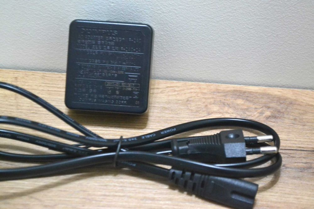 ładowarka zasilacz Olympus F2-AC oryginał do aparat + kabel zasilający