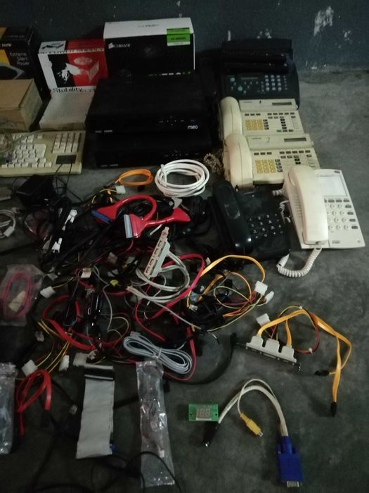 Material eléctrico e electrónico