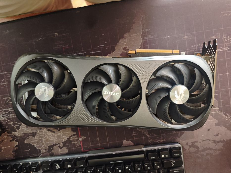 Rtx 4080 16gb zotac працює бездоганно