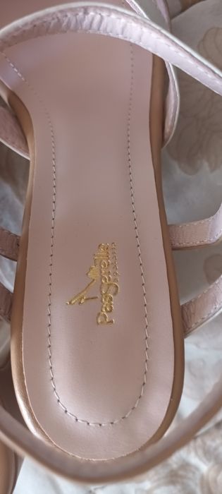 Sandálias toda em pele Novas