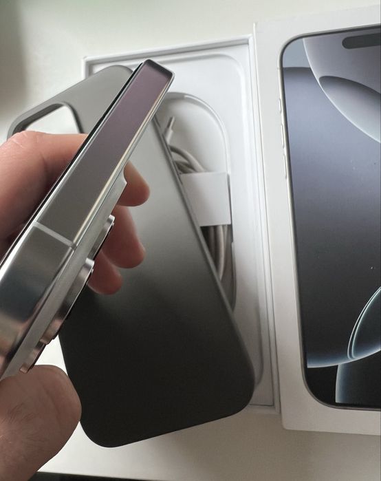 Ідеальний стан-Iphone 16 pro max 256 gb white titanium (фіз сім)