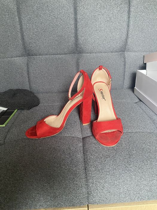 Czerwone buty na obcasie słupku 38 zapinane na kostke kostce seksowne