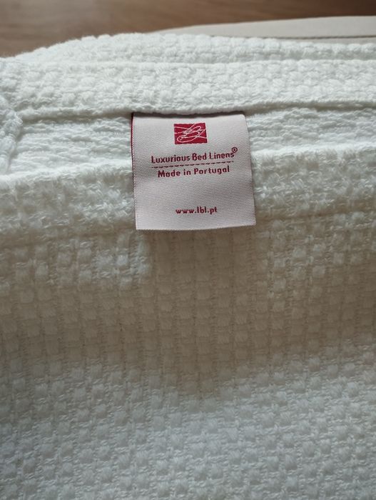 Narzuta na łóżko biała nowa