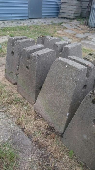 Stopy betonowe , podstawy pod legary