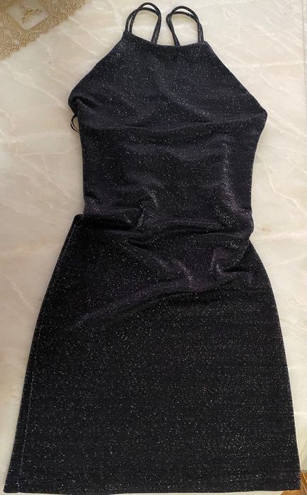 Vestidos curtos com brilhantes