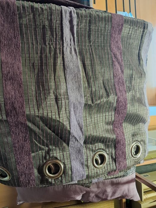 Colcha de casal + 2 cortinados + 2 almofadas