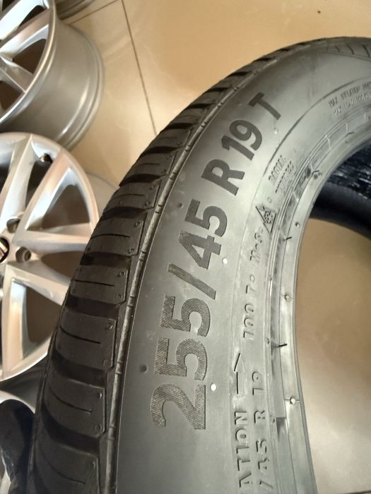 Шини всесезонні Continental AllSeason Contact 255/45/19 235/50/19