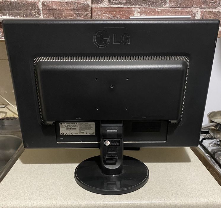 Монітор LG Flatron W2242S-PF