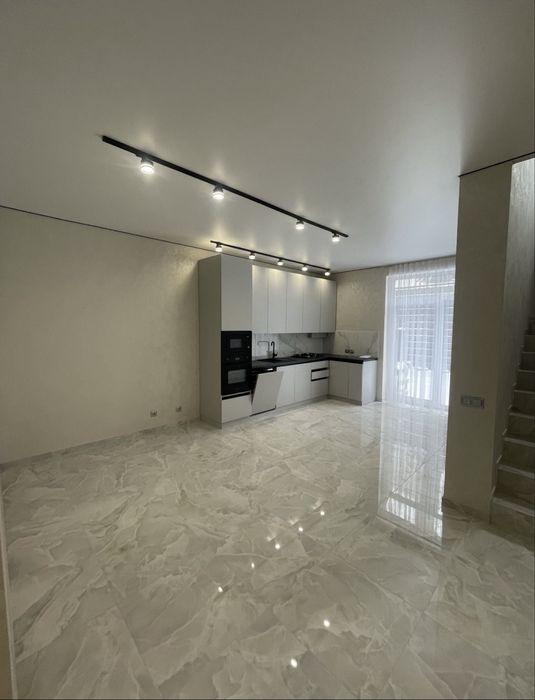 Таунхаус з новим ремонтом в центральній частині Бучі