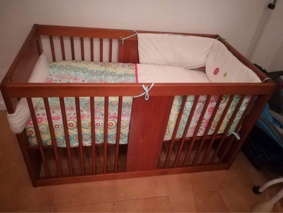 Cama de bebé GIRAFA – Transforma-se em sofá e secretária