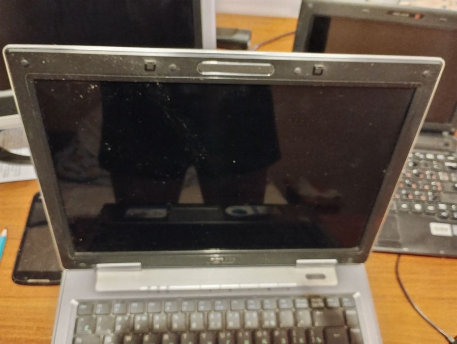 Продам ноутбук ASUS Z99L на запчасти.