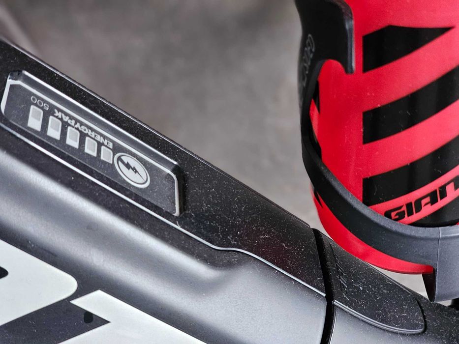 BTT GIANT ELETRICA COM FULL EXTRAS SEMI NOVA