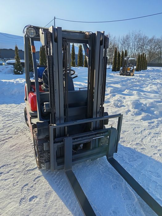 Sprzedam wózek widłowy Nissan udz 2,5 tony przesow boczny