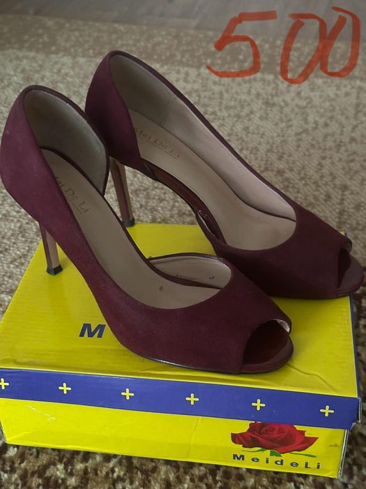 Туфлі босоніжки на зручному каблучку