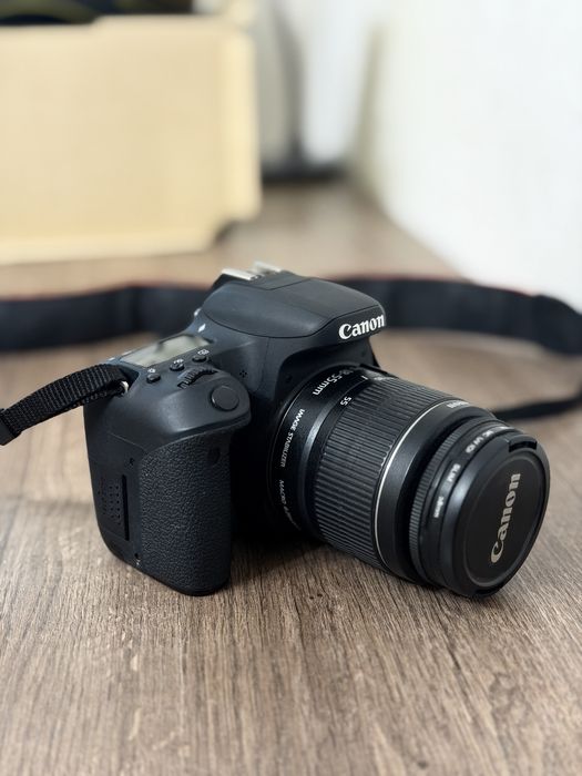 Фотоапарат Canon 77d