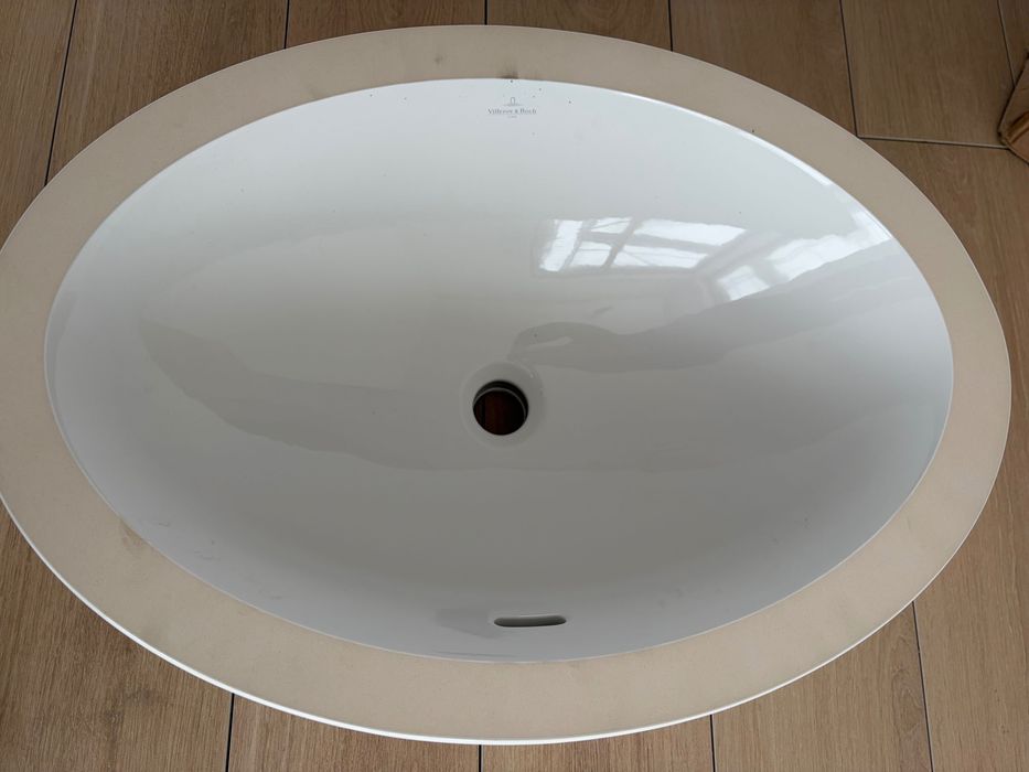 Umywalka podblatowa Villeroy&Boch Loop & Friends owalna 56x38 cm